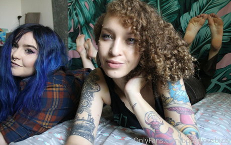 schwarzhaarige milf onlyfans schön nackt Galerie