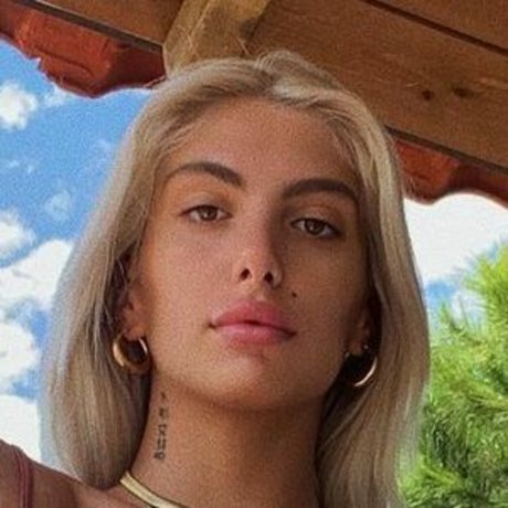 Sorayazoee OnlyFans Striptease