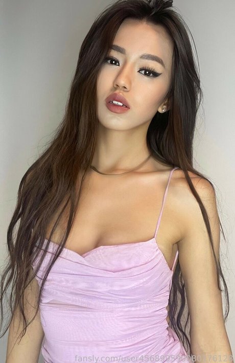 Zhang OnlyFans Brüste Bild