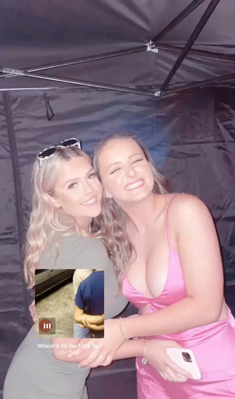 Chantelle A Oben ohne OnlyFans