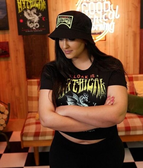 Nicole Enayati OnlyFans kostenlos