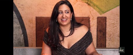 Nicole Enayati Oben ohne OnlyFans