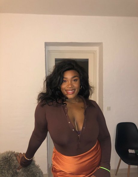 Zee Ngema OnlyFans kostenlos geleakt