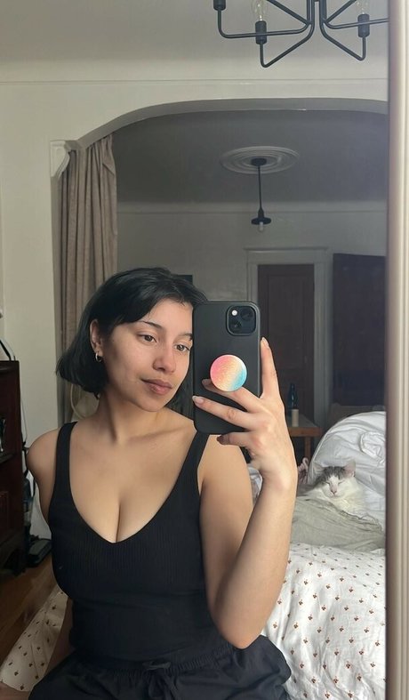 vymysela Nacktbilder von OnlyFans geleakt