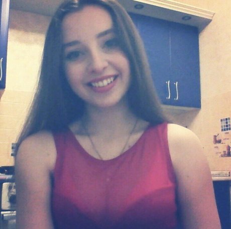 Elena Deligioz OnlyFans Striptease