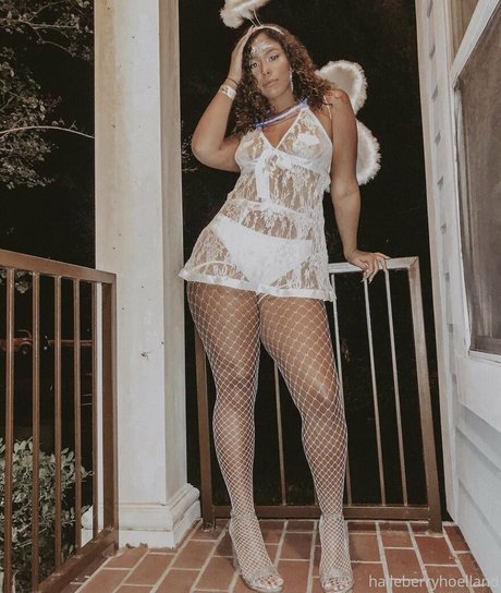 Holland Hoelland Oben ohne OnlyFans