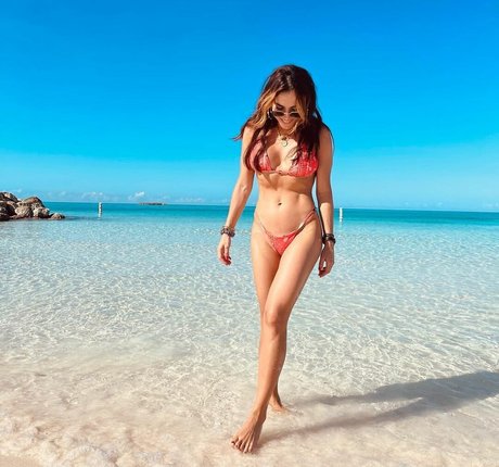 Carolina Gaitan OnlyFans geleakte Brüste