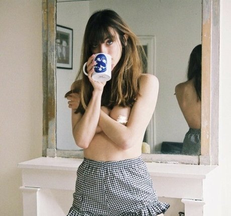 Louise Follain OnlyFans-Bild