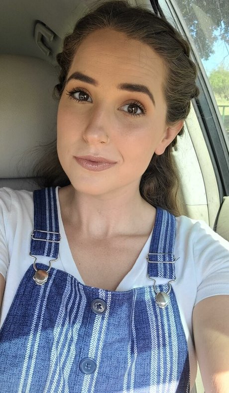 Lizzie All Day OnlyFans Inhalte