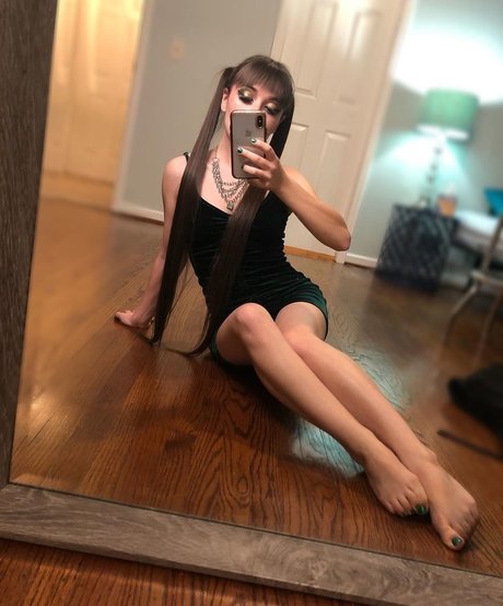 Aara Lee Strip OnlyFans