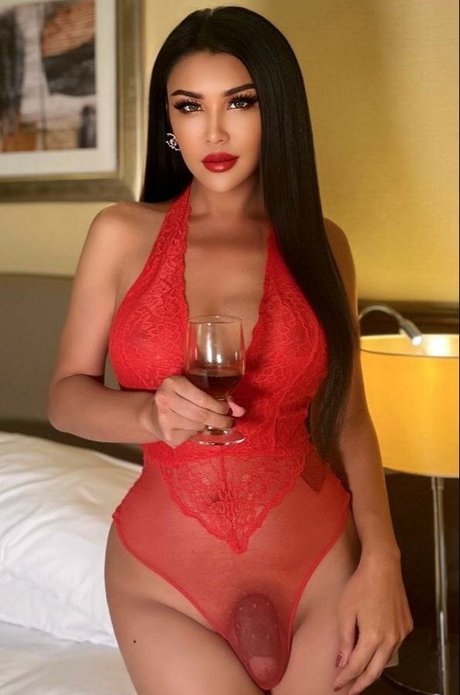 ployshayada OnlyFans Striptease