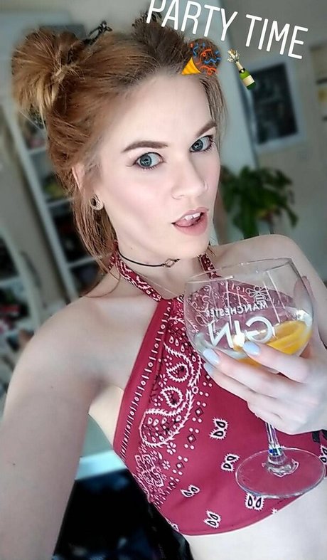 Hollie Bennett OnlyFans XXX