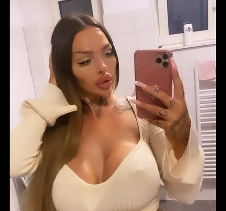 lola official Neue geleakte OnlyFans-Inhalte