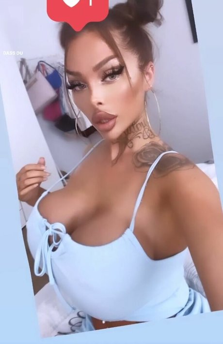 lola official OnlyFans Archiv