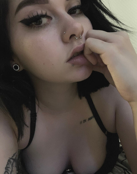 Jisatsuwaifu OnlyFans geleakte Pornografie