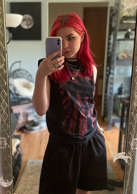 Lustelf Nacktbilder von OnlyFans