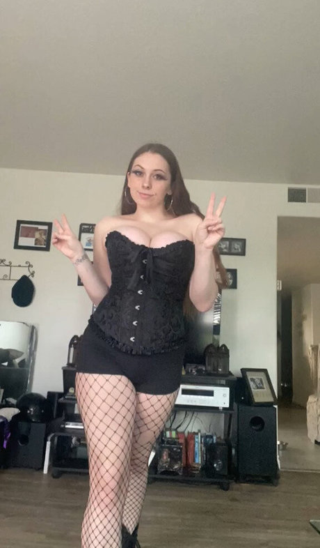 Lily Patrick Nacktbilder auf OnlyFans