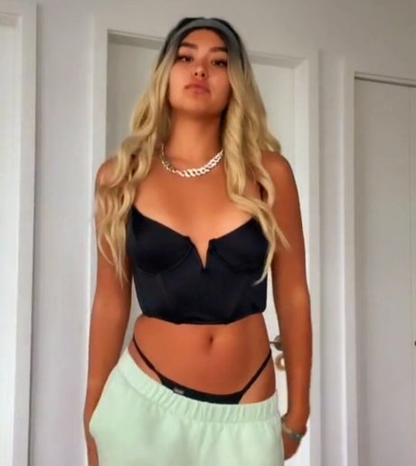 April Blue Nacktbilder von OnlyFans geleakt