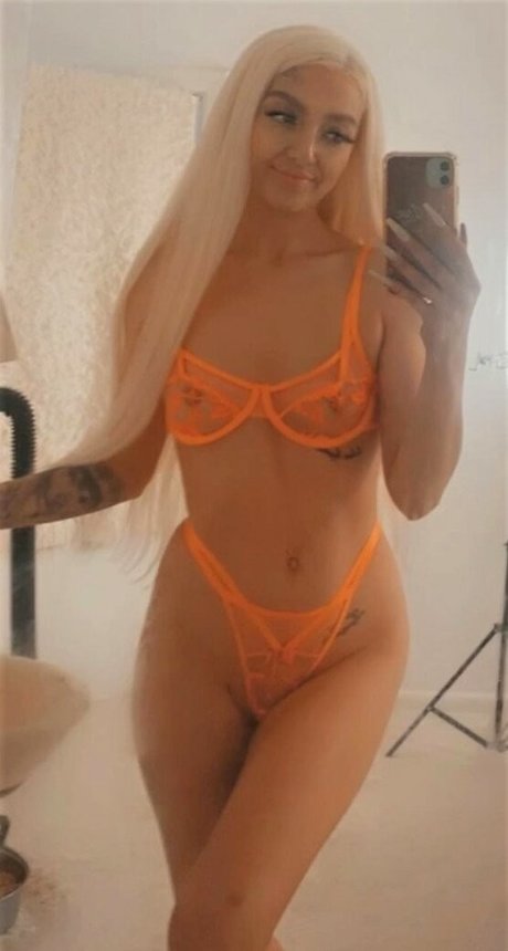 Jaade Marie Stead Oben ohne OnlyFans