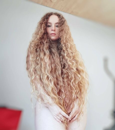 Emily Jezebelle Hamilton Nackt auf OnlyFans