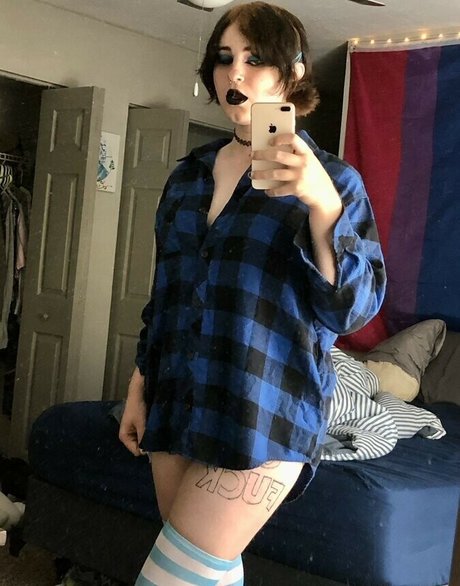 Scarlet Skeie Nacktbilder von OnlyFans