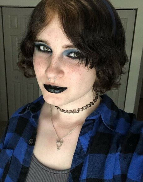 Scarlet Skeie OnlyFans Nacktbilder