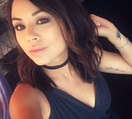 Janel Parrish Profilbild