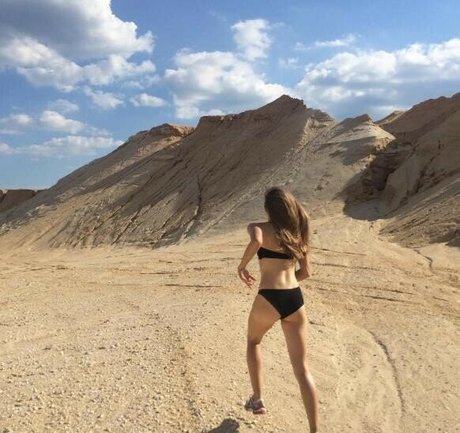 Kristine Froseth Oben ohne OnlyFans