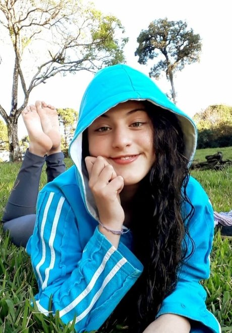 Pezinhos Da Jhenny OnlyFans Sextape