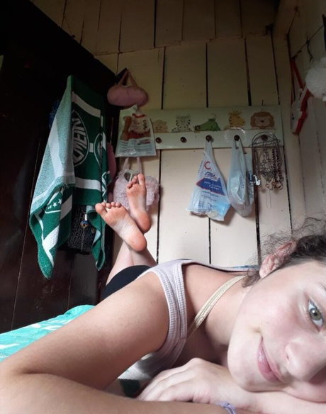 Pezinhos Da Jhenny OnlyFans Model Fotos