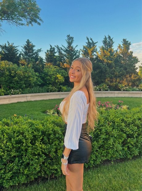 Alina Fernandez OnlyFans nackt