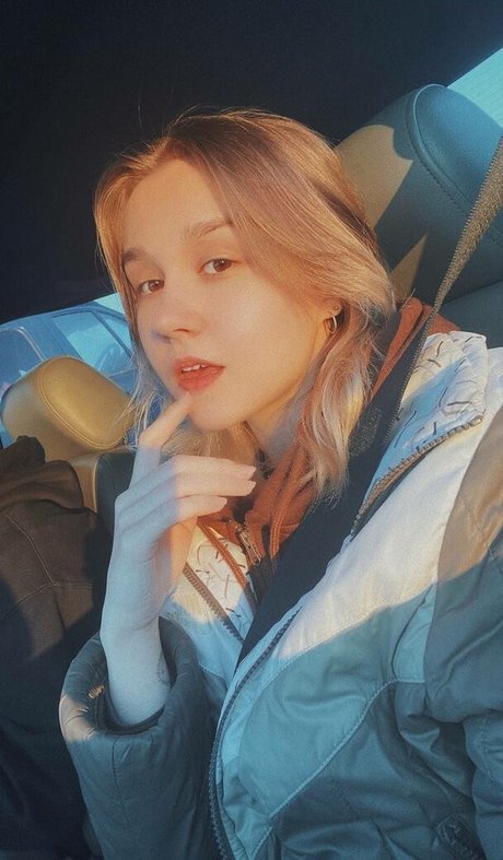 DollHole GrabFuck OnlyFans Bilder