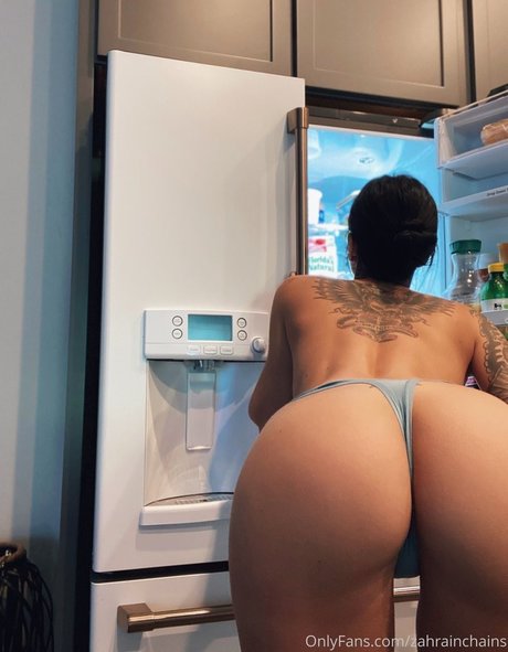 Zahrainchains OnlyFans Gratis Porn