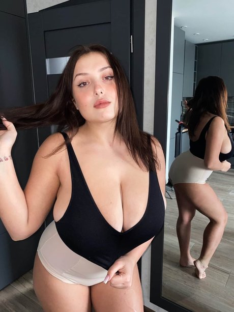 Milada Moore OnlyFans Fotos