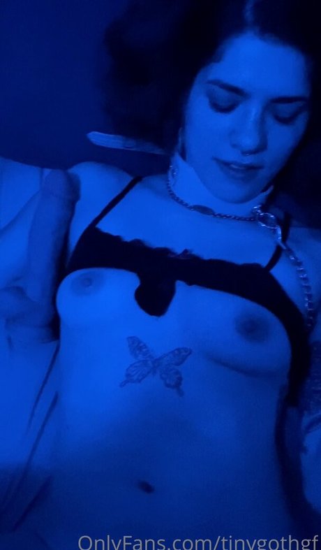 TInyGothGF OnlyFans-Seite