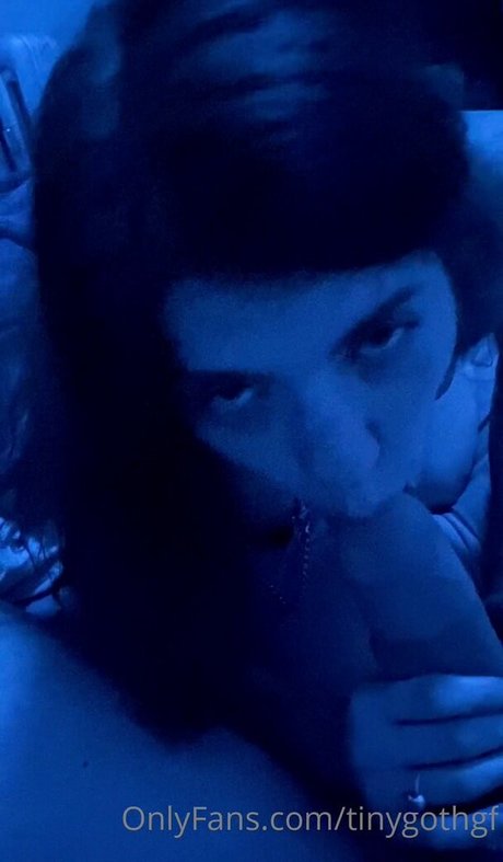 TInyGothGF OnlyFans geleakt.