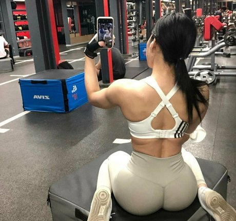 suziearomdee Sex auf OnlyFans