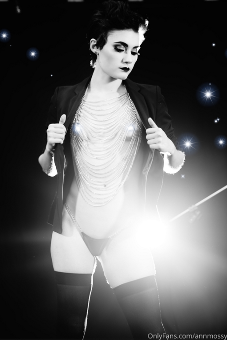 annmossy OnlyFans Striptease