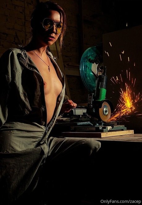 Anastasia Trepleff OnlyFans schlank