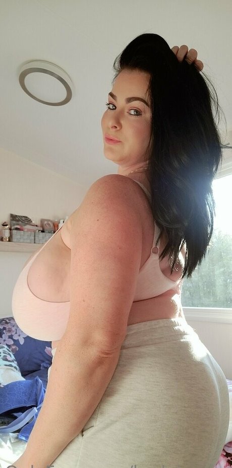 Karla James Nacktbilder von OnlyFans