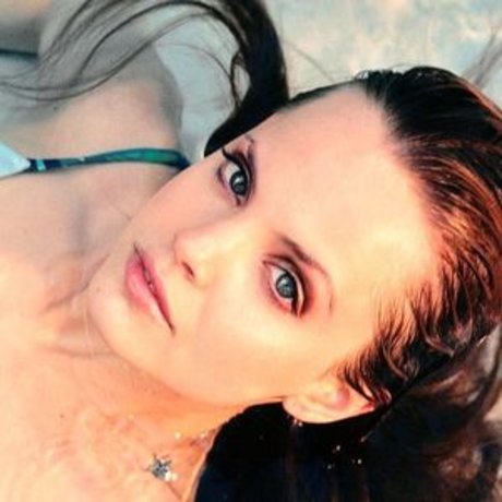 Mena Suvari OnlyFans Joi