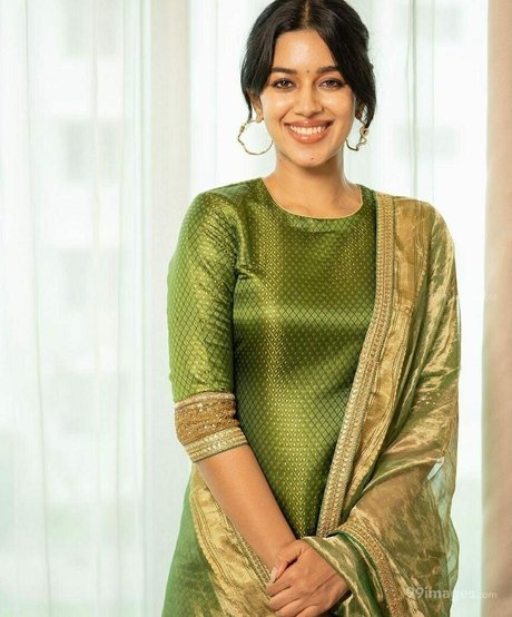 Mirnalini Ravi NurlyFans-Pornos