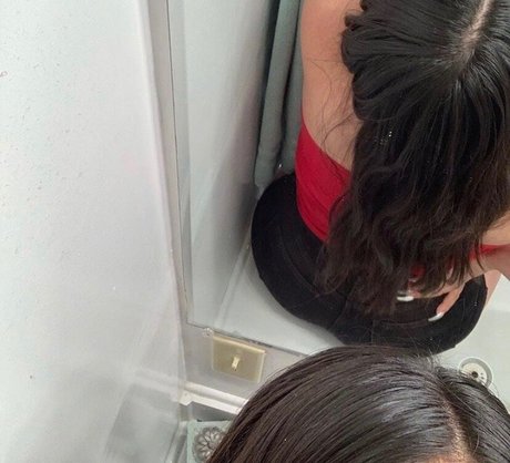 hEdiorHer OnlyFans Striptease