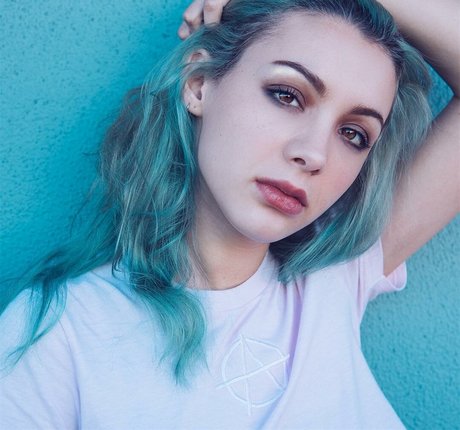 Hannah Marks Oben ohne OnlyFans