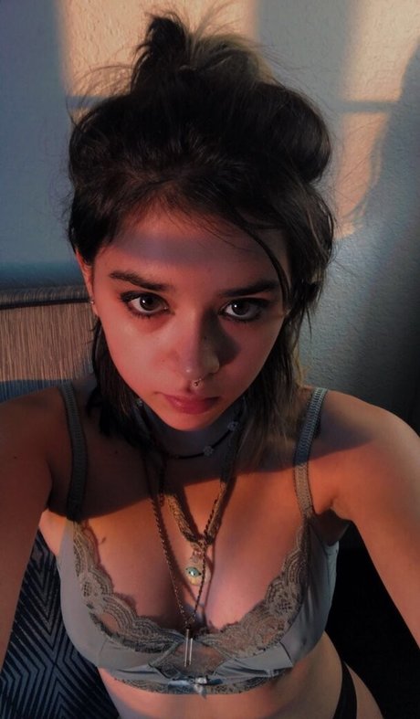 Lisette Dagon Brüste OnlyFans