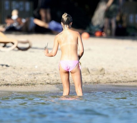 Amelia Windsor OnlyFans Nacktbilder