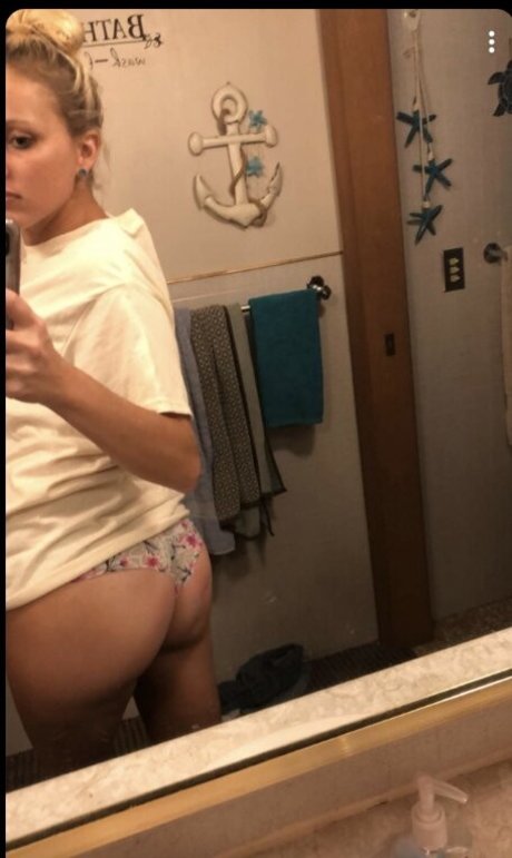 Alec Walker Oben ohne OnlyFans