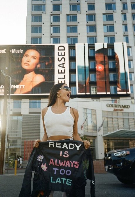 Sinead Harnett NSFW OnlyFans