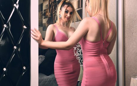 Rebecca White OnlyFans-Seite