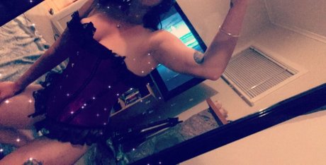 Pixie Holly OnlyFans Arsch Leak